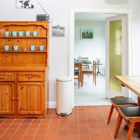 Holiday home Ellie's